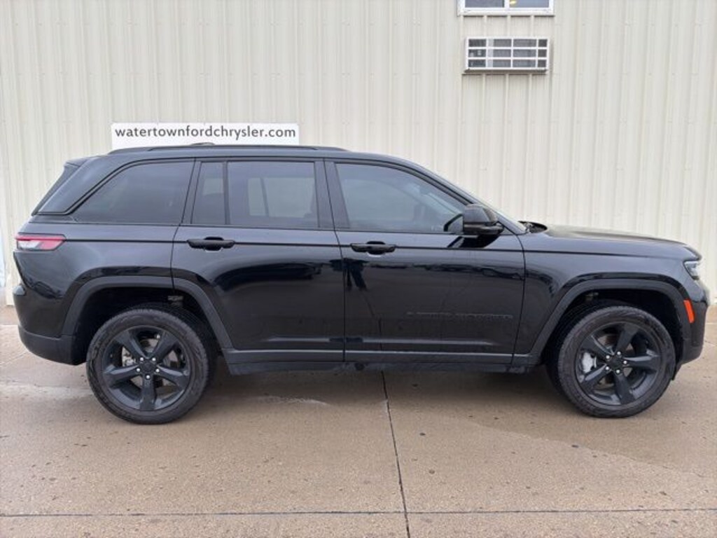 Used 2023 Jeep Grand Cherokee Limited SUV