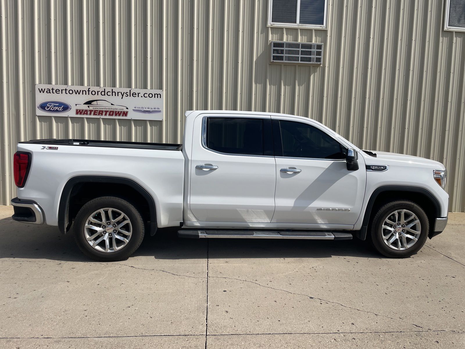 2019 GMC Sierra 4WD Crew Cab Short Box SLT's photo