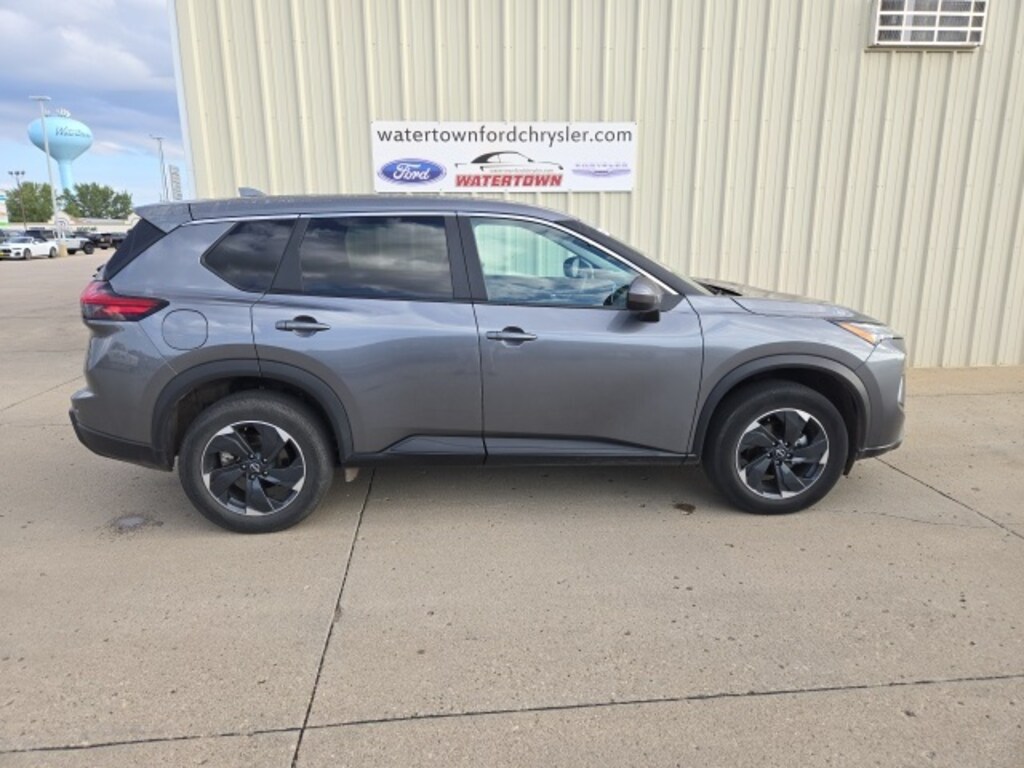 Used 2024 Nissan Rogue SV SUV