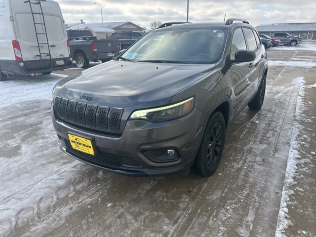 Used 2023 Jeep Cherokee Altitude SUV
