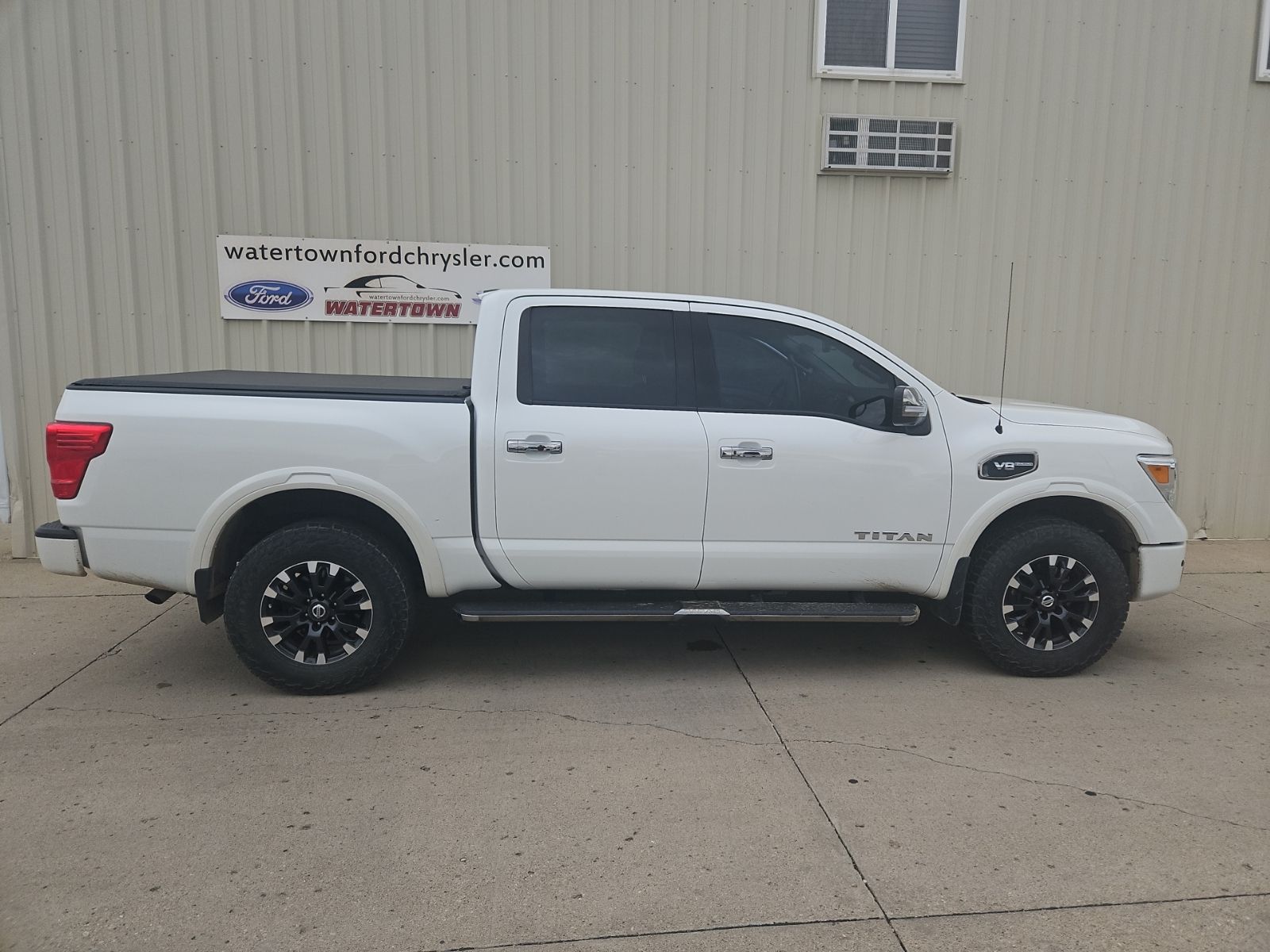 2017 Nissan Titan Platinum Reserve 4X4 Crew Cab's photo