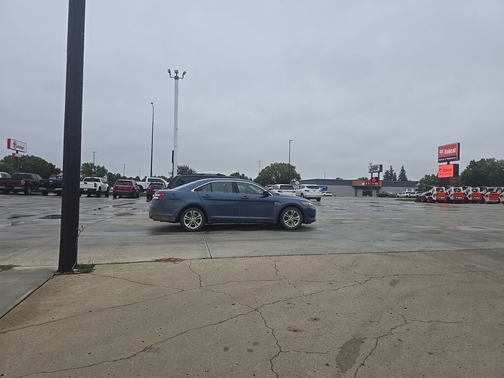 Used 2018 Ford Taurus SE Sedan