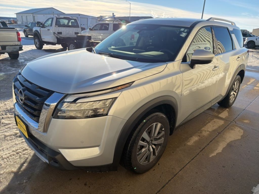 Used 2025 Nissan Pathfinder SL SUV