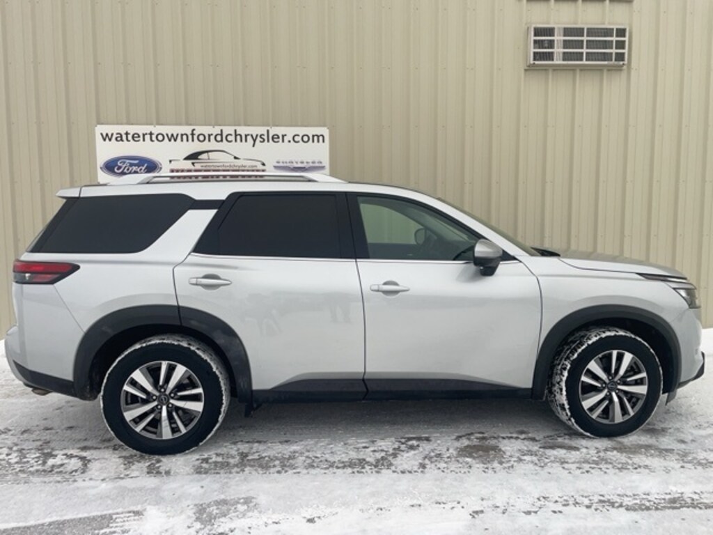 Used 2025 Nissan Pathfinder SL SUV