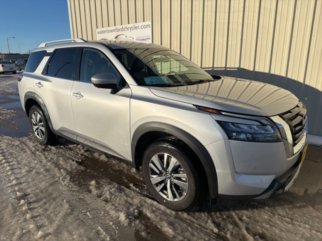 Used 2025 Nissan Pathfinder SL SUV
