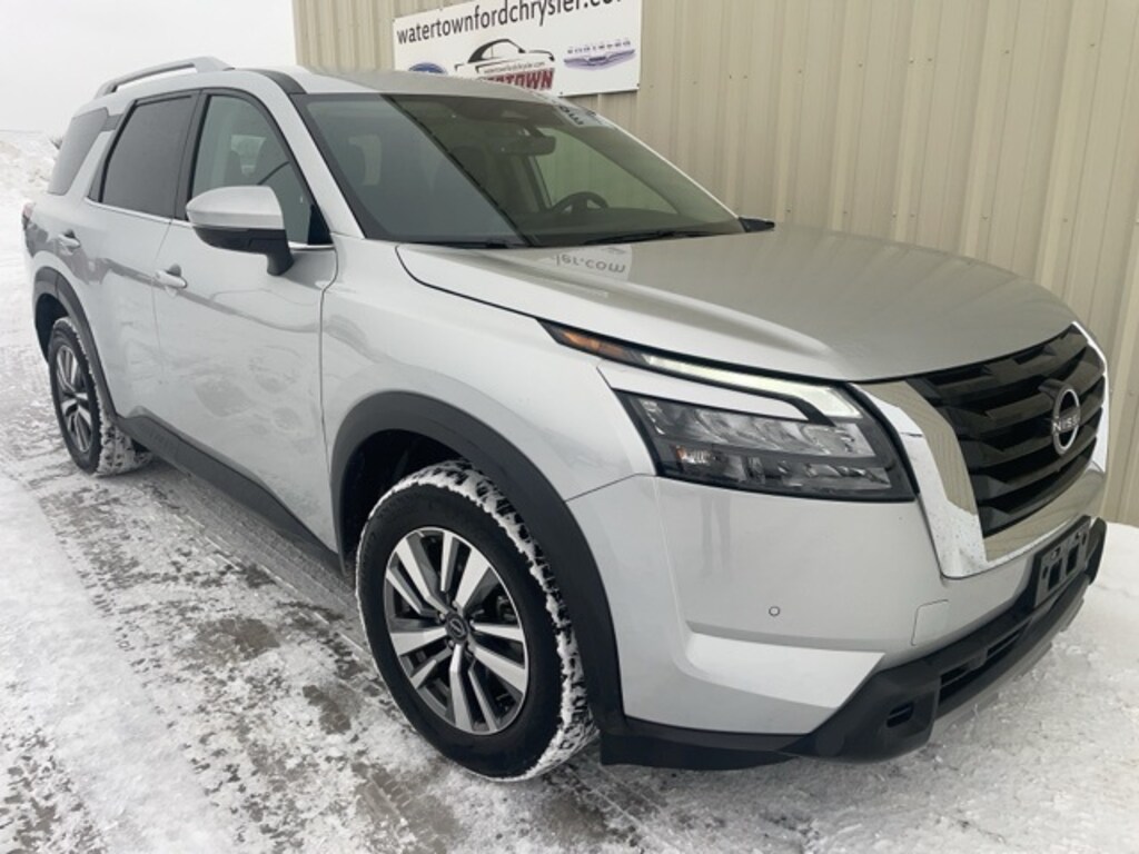 Used 2025 Nissan Pathfinder SL SUV