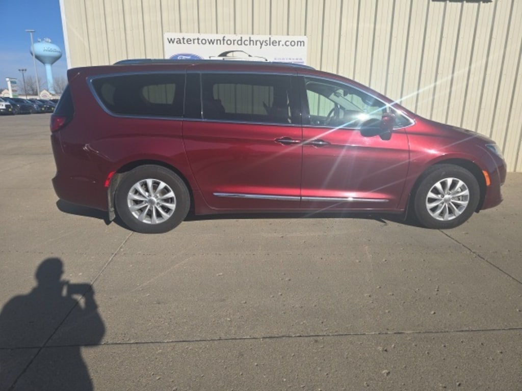 Used 2019 Chrysler Pacifica Touring L Minivan/Van