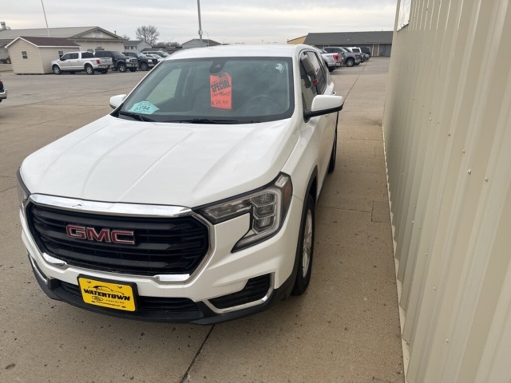 Used 2024 GMC Terrain SLE SUV