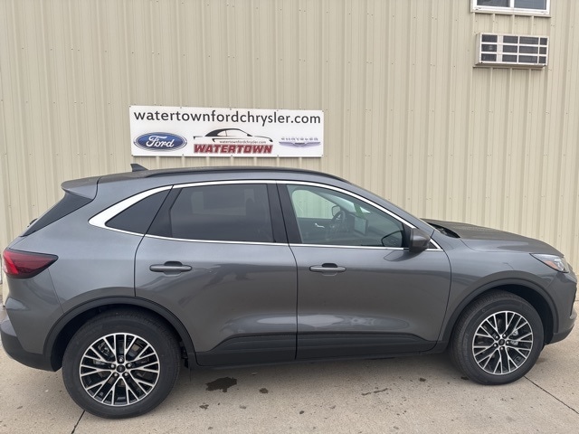 2025 Ford Escape PHEV's photo