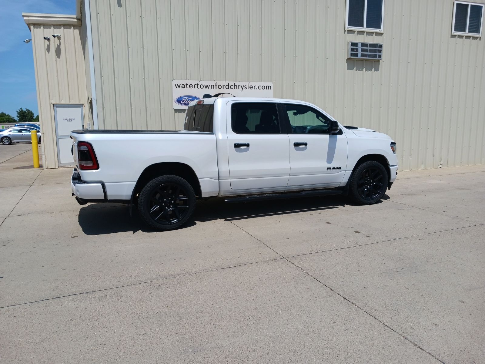 2024 RAM 1500 Laramie 4x4 Crew Cab 5'7's photo