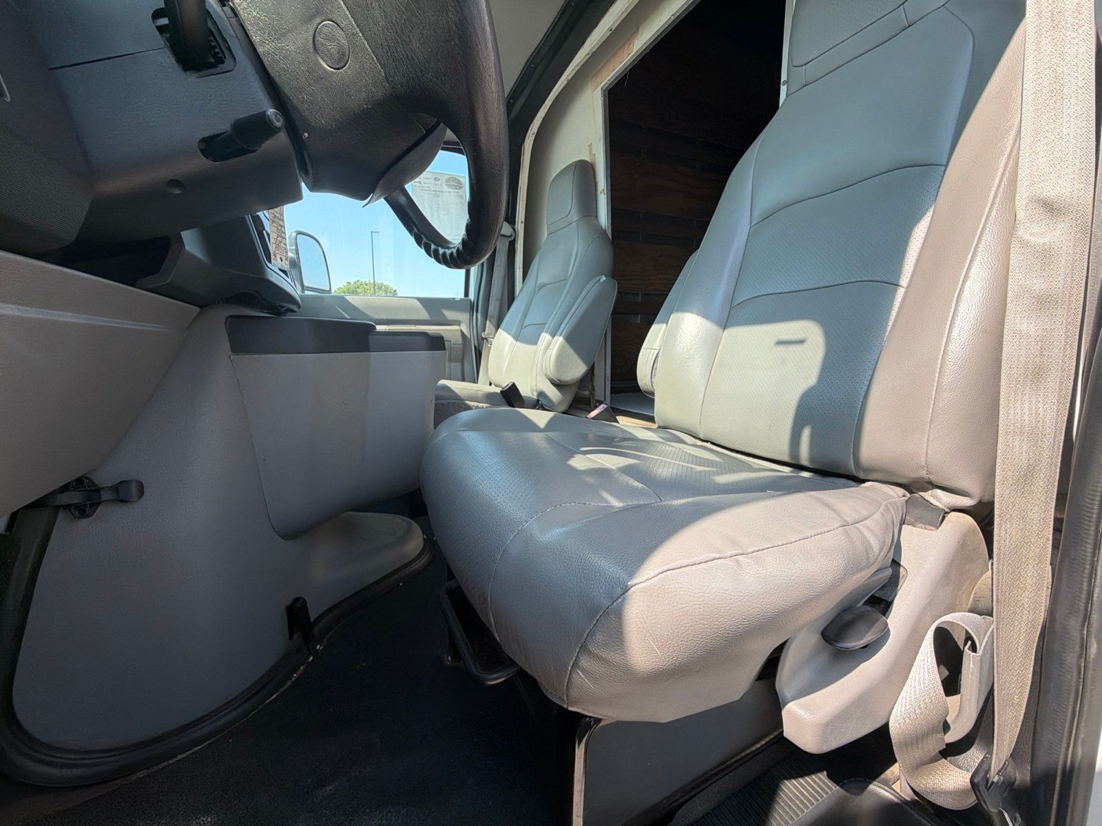 2012 Ford Econoline - Photo 11