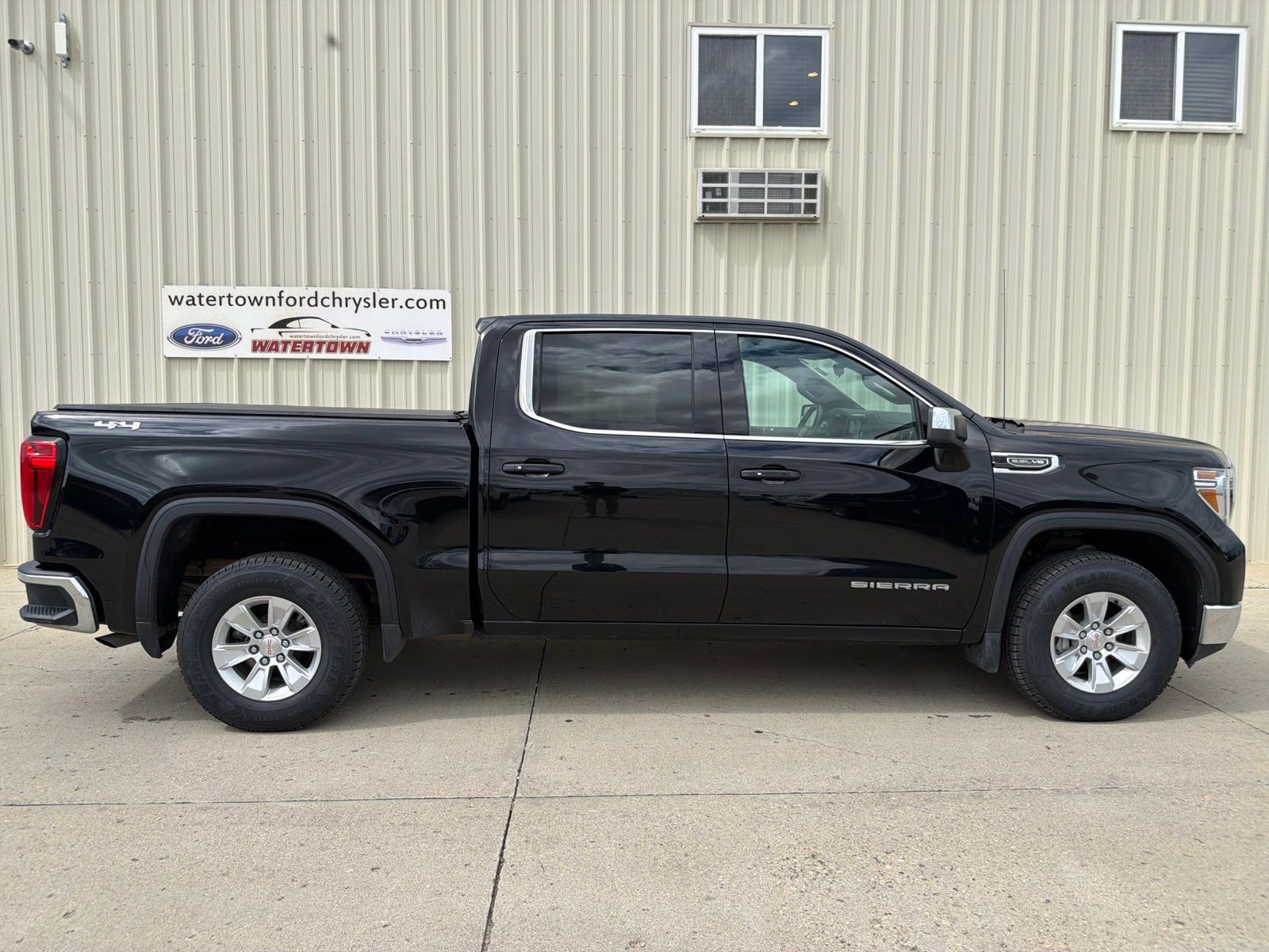 2019 GMC Sierra 4WD Crew Cab Short Box SLE's photo