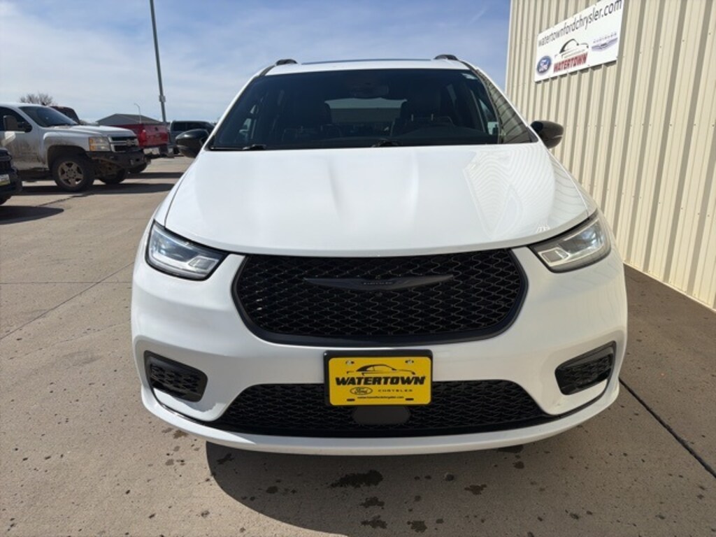 Certified 2025 Chrysler Pacifica Limited Minivan/Van