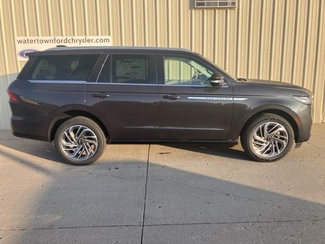 2025 Lincoln Navigator Reserve's photo