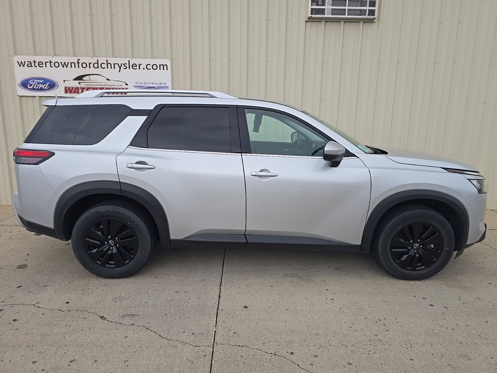 2025 Nissan Pathfinder SL 4WD's photo