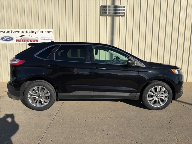 2024 Ford Edge Titanium's photo