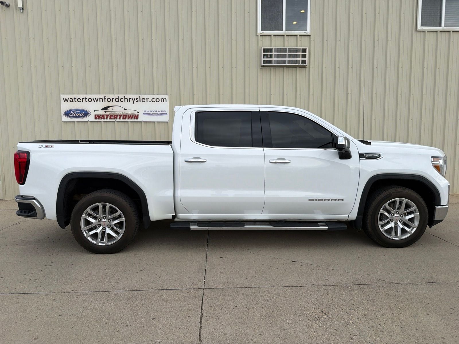 2019 GMC Sierra 4WD Crew Cab Short Box SLT's photo