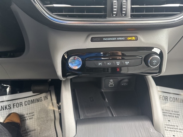 2025 Ford Escape Plug-in hybrid PHEV - Photo 17