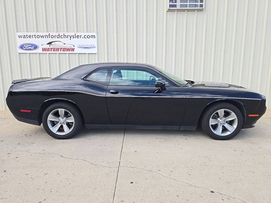 Used 2016 Dodge Challenger SXT Coupe