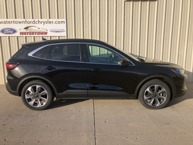 2025 Ford Escape Platinum's photo