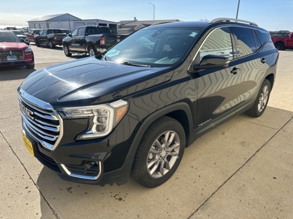 Used 2024 GMC Terrain SLT SUV