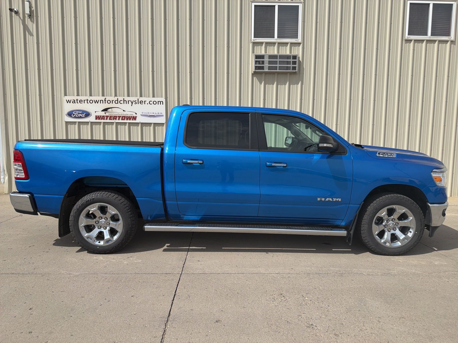 2020 RAM 1500 Big Horn/Lone Star 4x4 Crew Cab 5'7's photo