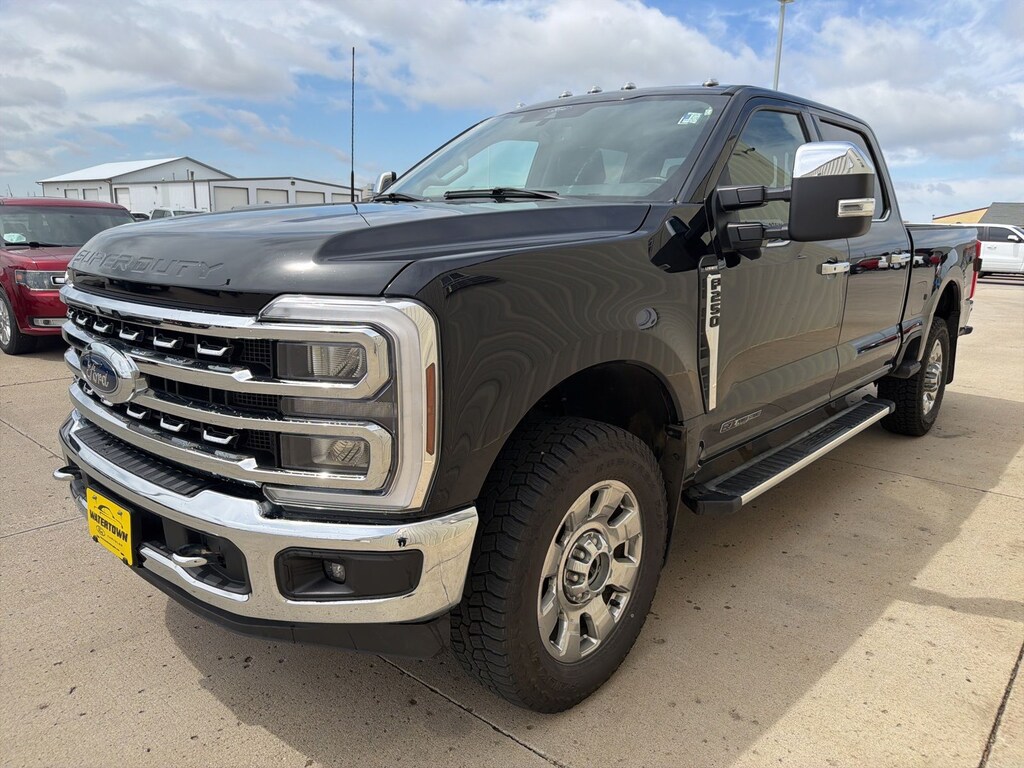 Used 2024 Ford F-250SD Lariat Truck
