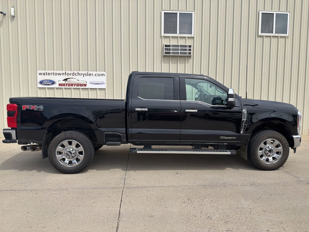 Used 2024 Ford F-250SD Lariat Truck