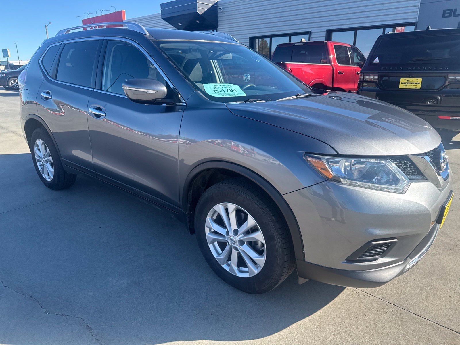 Used 2015 Nissan Rogue SV with VIN KNMAT2MV6FP512486 for sale in Watertown, SD