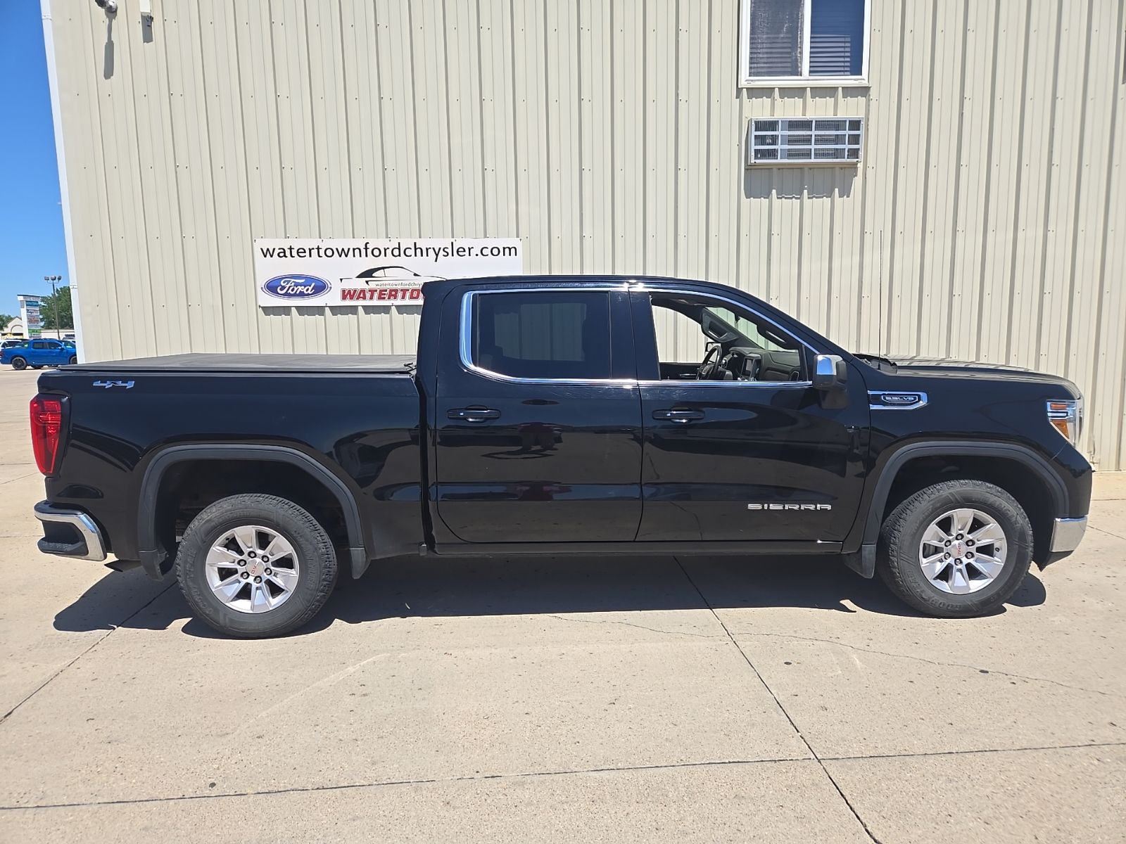 2019 GMC Sierra 4WD Crew Cab Short Box SLE's photo