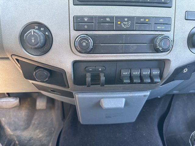2011 Ford F-350 Super Duty XLT - Photo 17