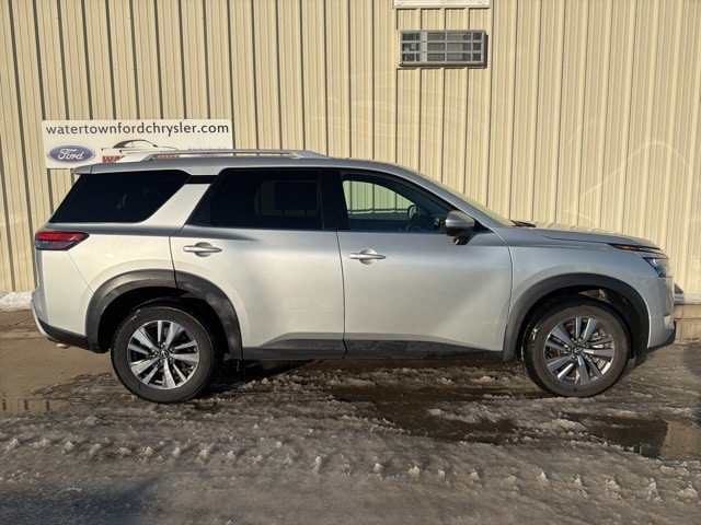 2025 Nissan Pathfinder SL's photo