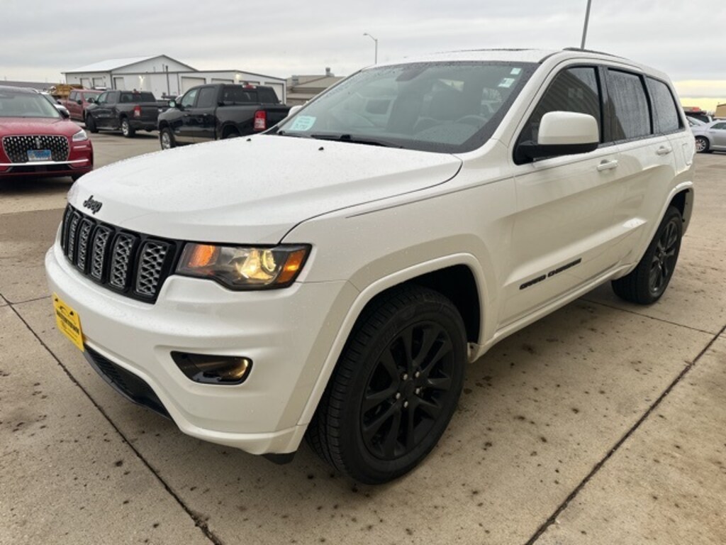 Used 2018 Jeep Grand Cherokee Altitude SUV