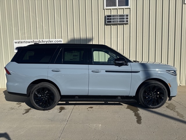 2025 Lincoln Navigator Reserve's photo