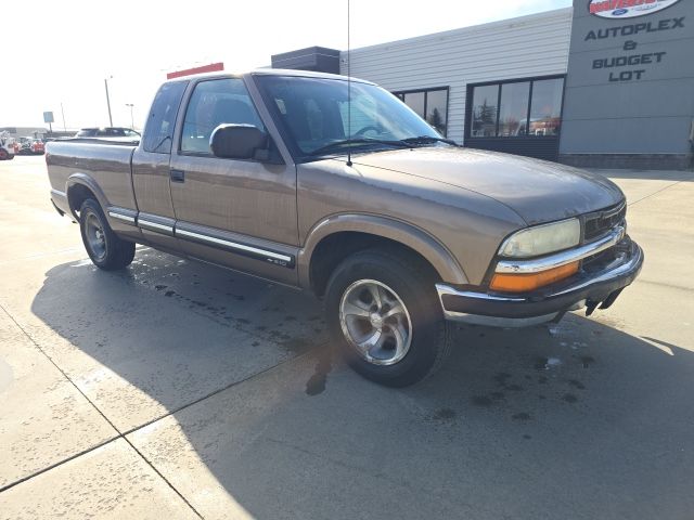 Used 2003 Chevrolet S-10 LS with VIN 1GCCS19X838246264 for sale in Watertown, SD