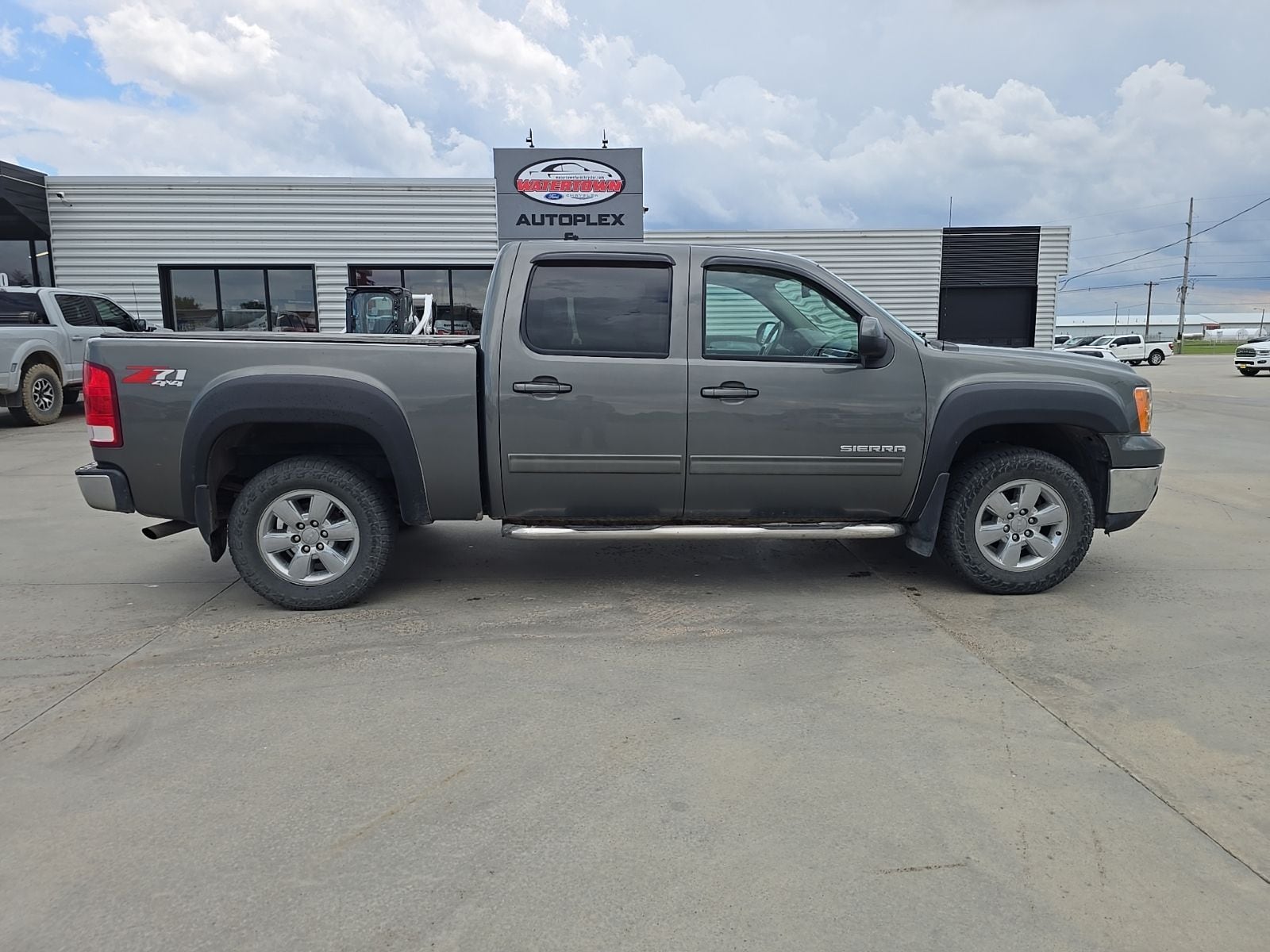 2011 GMC Sierra 4WD Crew Cab SLT SWB's photo