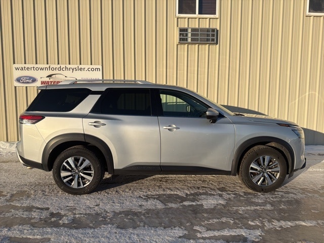 2025 Nissan Pathfinder SL's photo