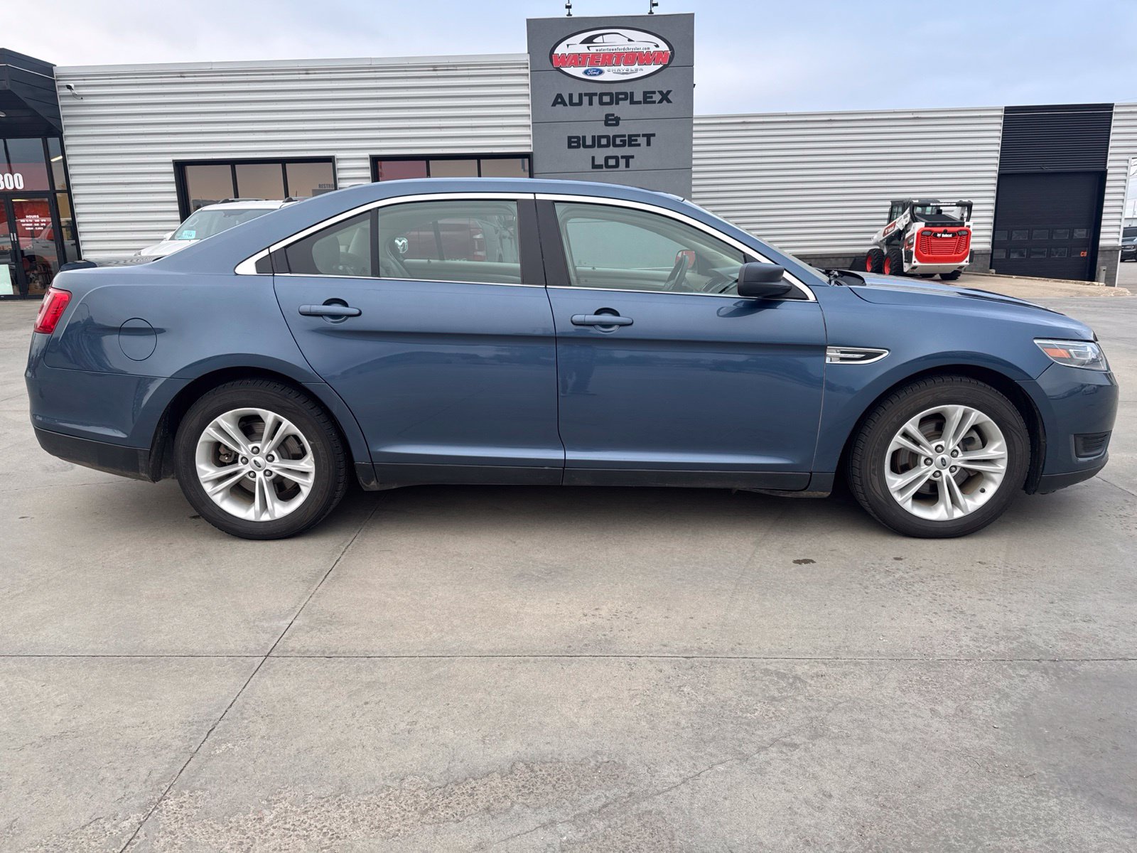 Used 2018 Ford Taurus SE Sedan