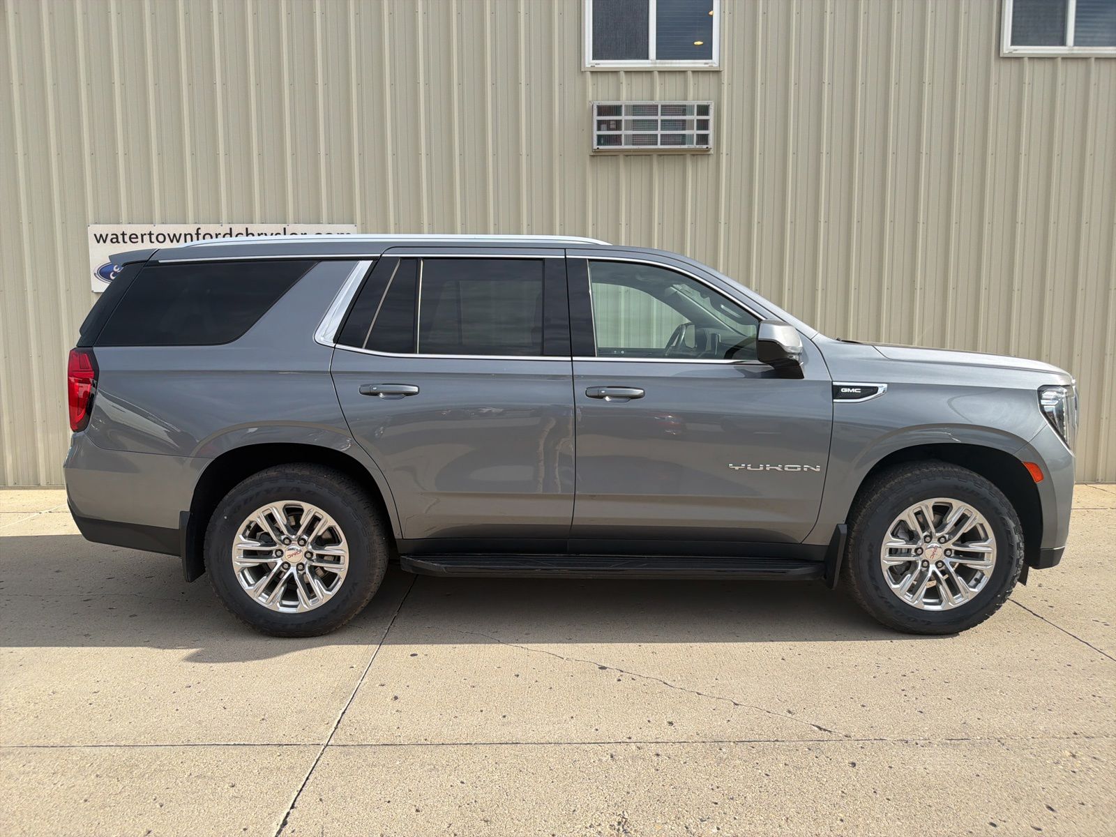 2022 GMC Yukon 4WD SLE's photo