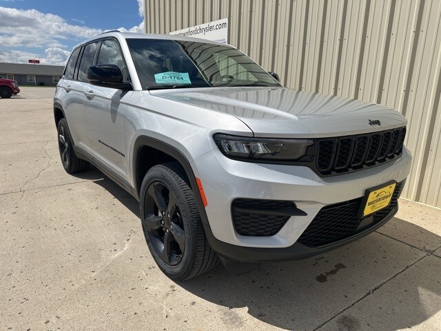 Used 2022 Jeep Grand Cherokee Altitude with VIN 1C4RJHAG6N8626949 for sale in Watertown, SD