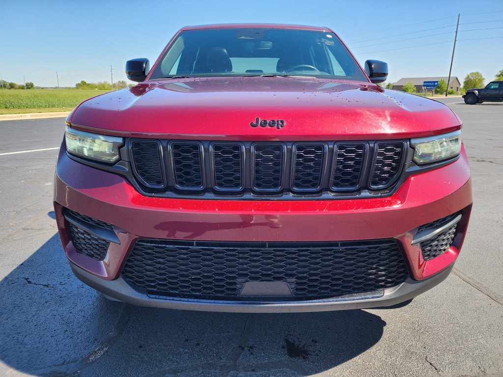 Used 2023 Jeep Grand Cherokee Altitude Sport Utility