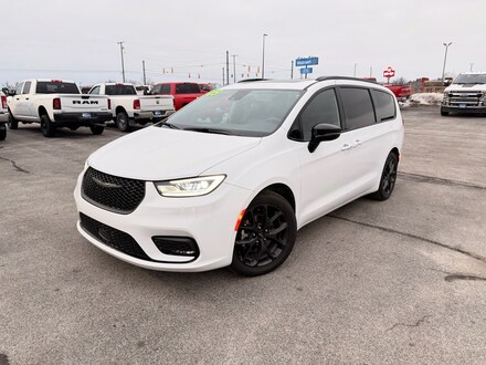 2025 Chrysler Pacifica Limited Passenger Van