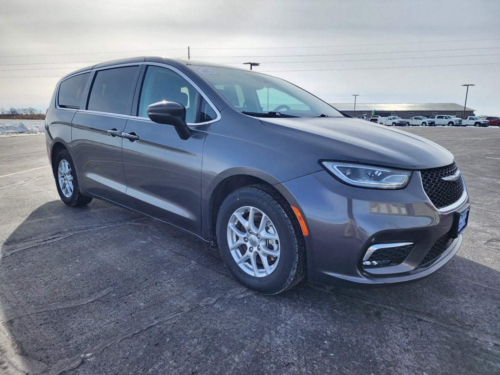 Used 2023 Chrysler Pacifica Touring L Passenger Van