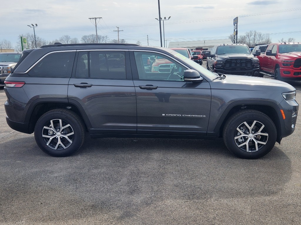 View vehicle photo 5