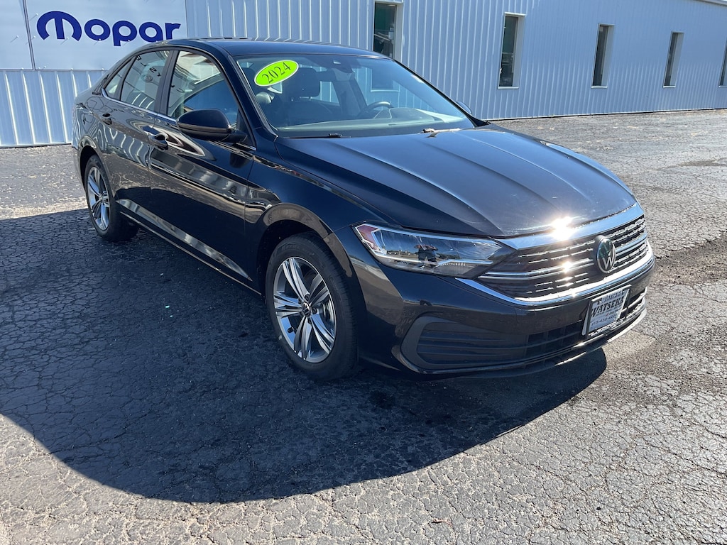 Used 2024 Volkswagen Jetta SE SE Auto