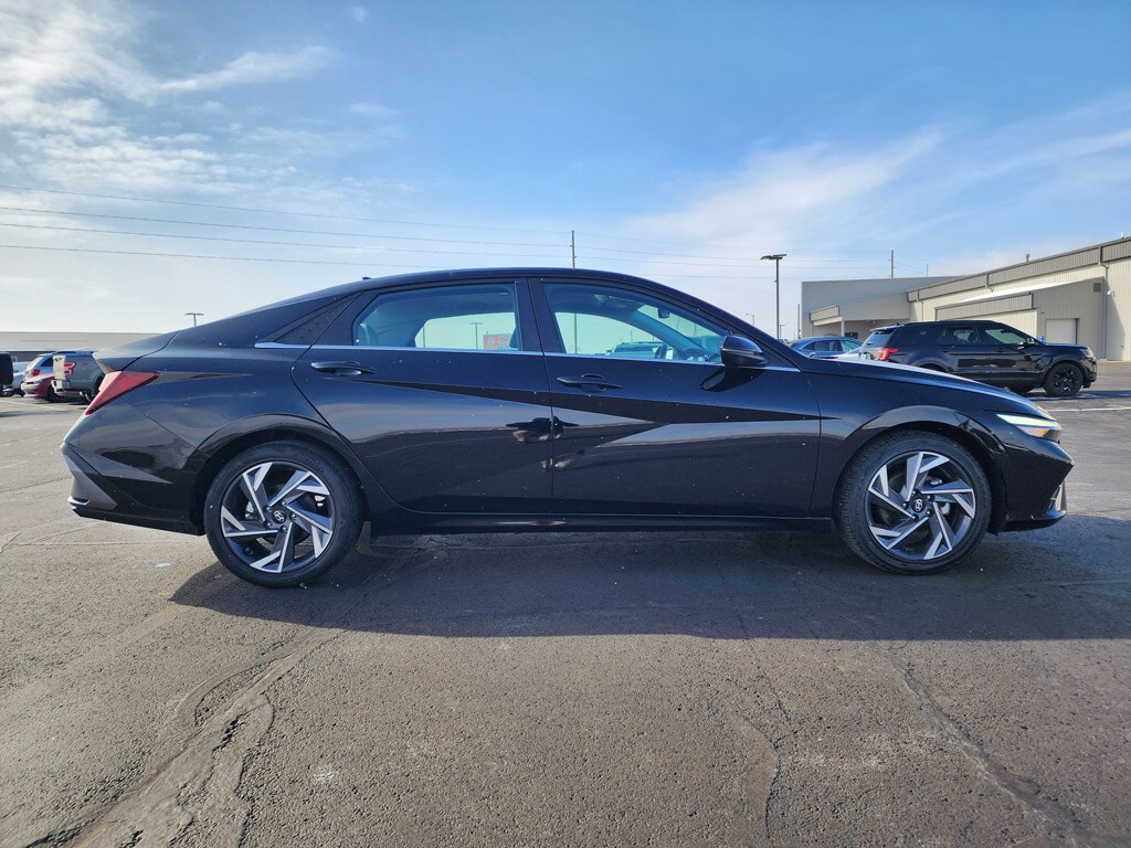 Used 2024 Hyundai Elantra Limited Sedan