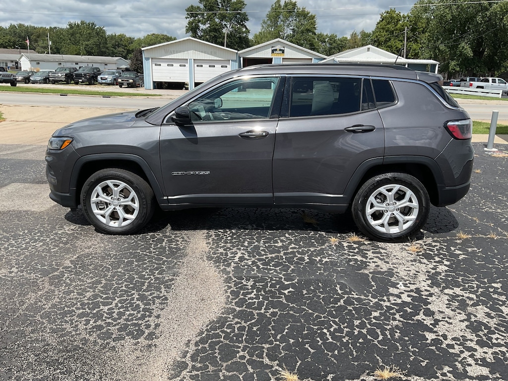 Used 2024 Jeep Compass Latitude Latitude 4x4