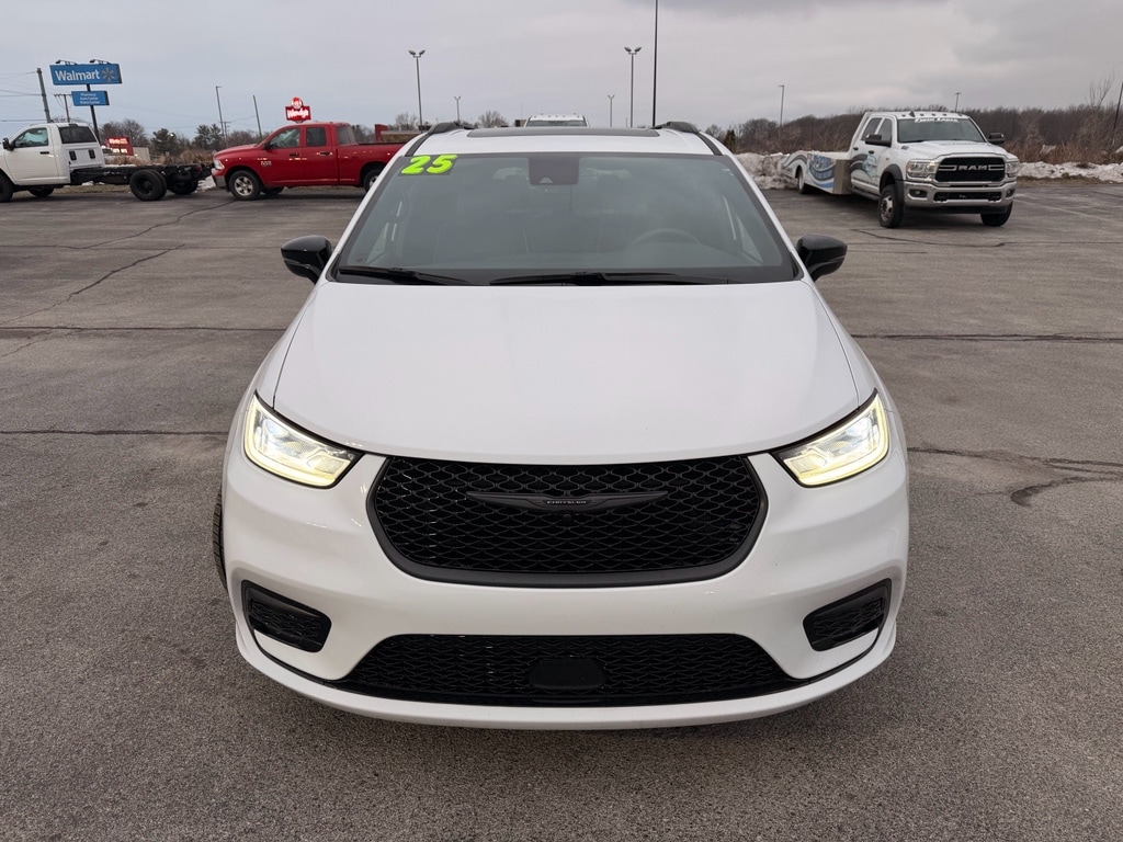 View vehicle photo 3