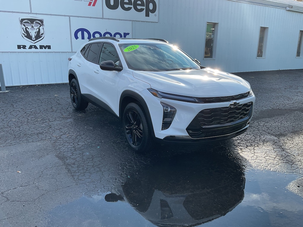 Used 2025 Chevrolet Trax ACTIV FWD ACTIV