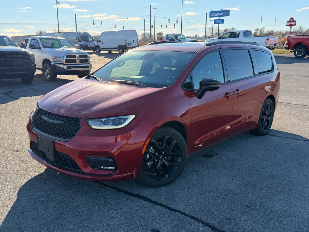 Used 2025 Chrysler Pacifica Limited Passenger Van